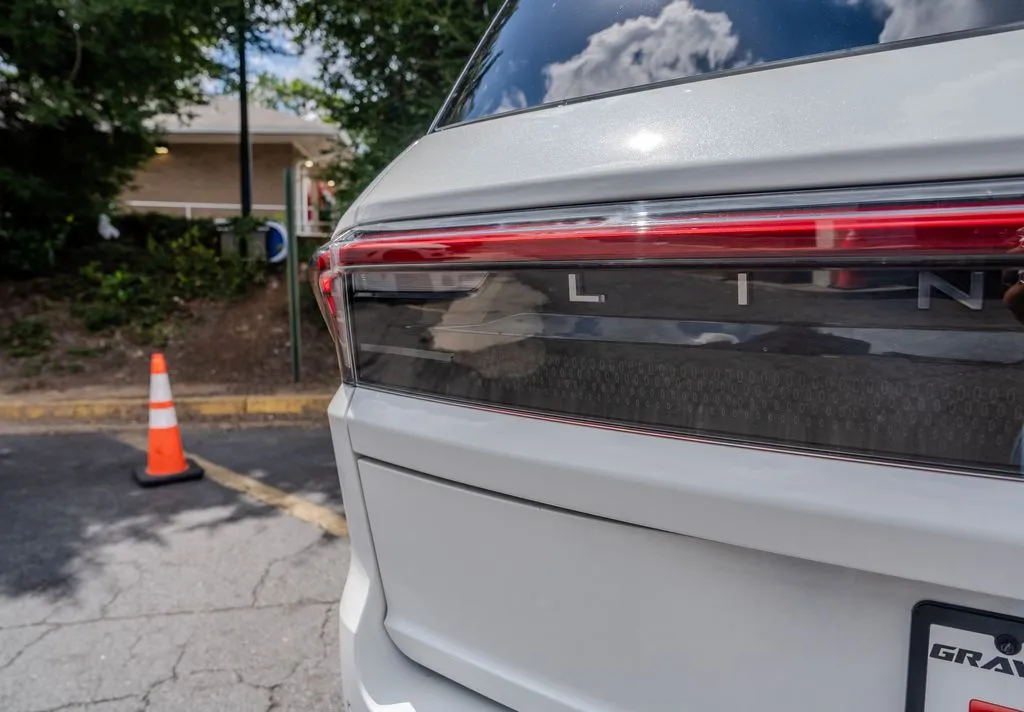 Lincoln Navigator L photo 31
