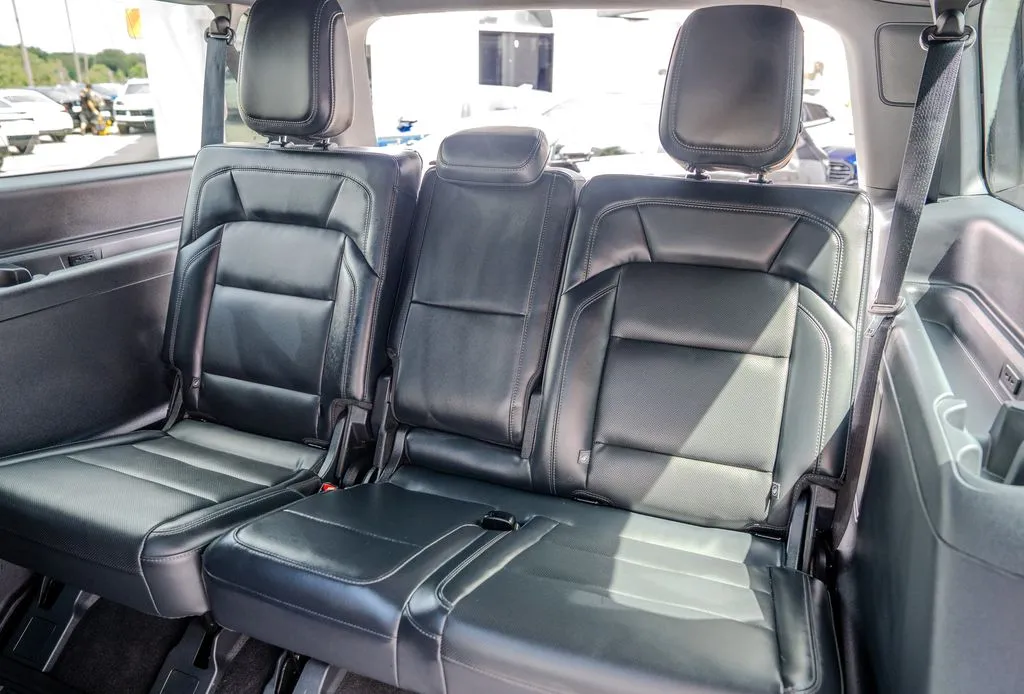 Lincoln Navigator L photo 24