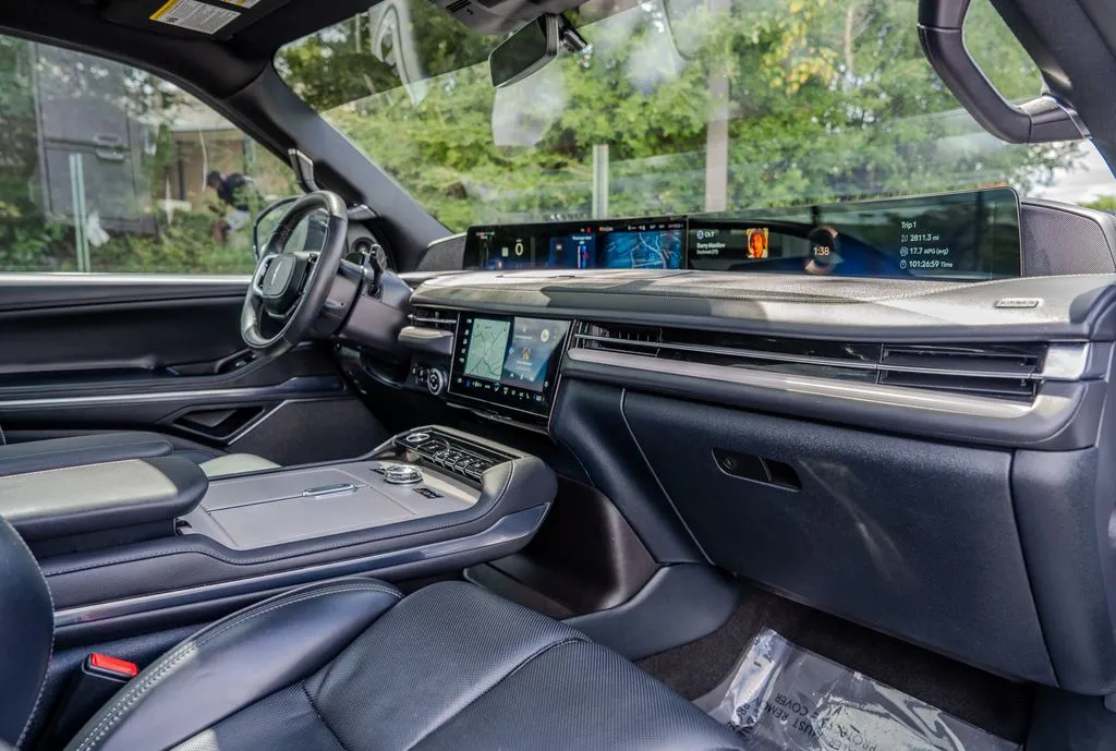 Lincoln Navigator L photo 26