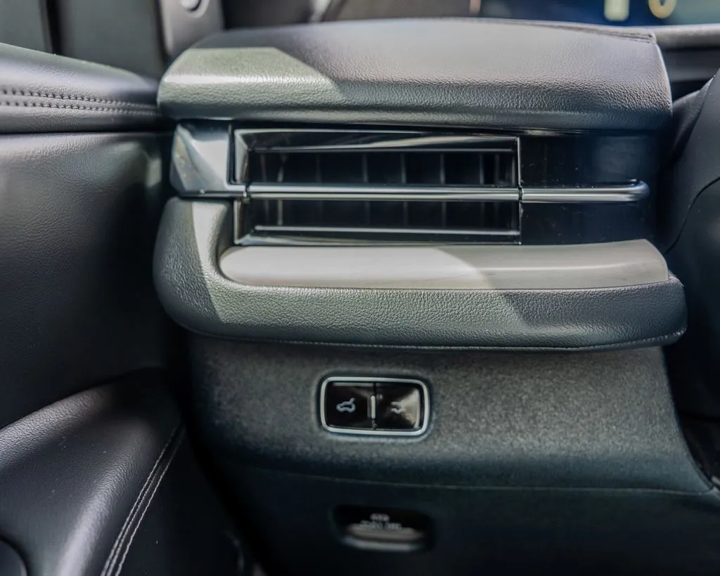 Lincoln Navigator L photo 8