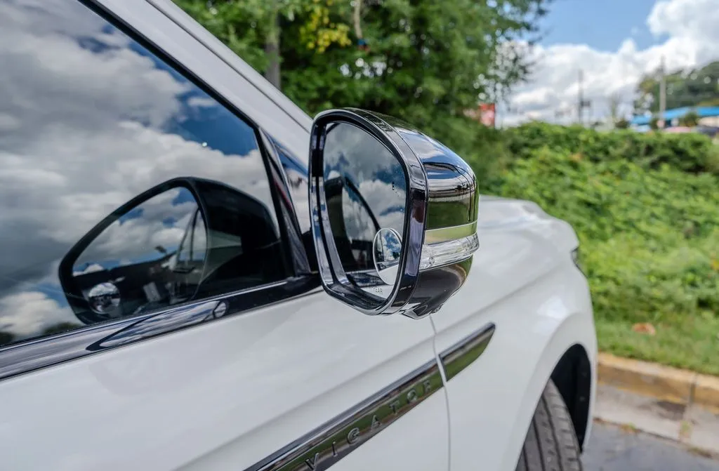 Lincoln Navigator L photo 34