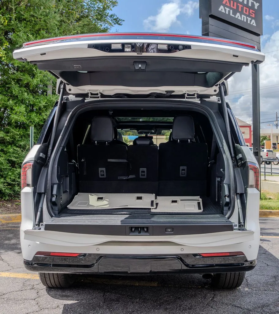Lincoln Navigator L photo 30
