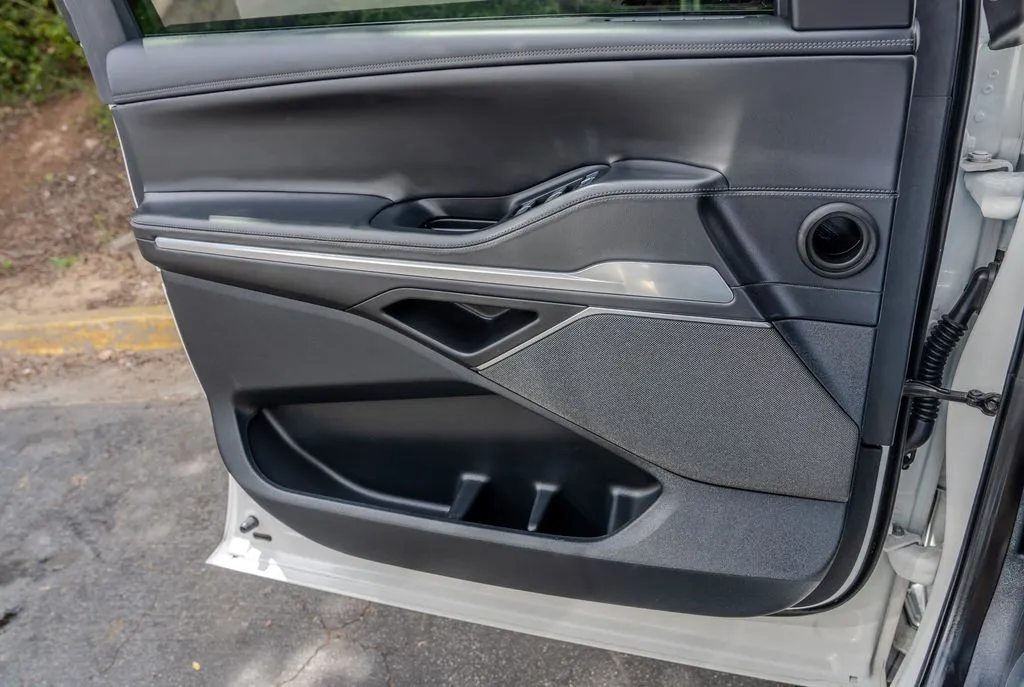 Lincoln Navigator L photo 17