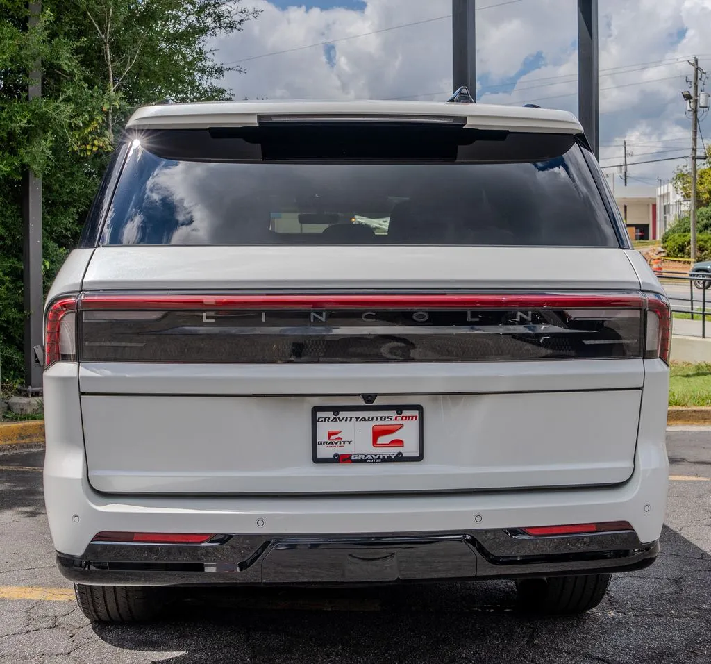 Lincoln Navigator L photo 28