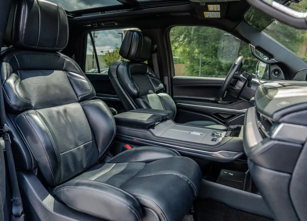 Lincoln Navigator L photo 25