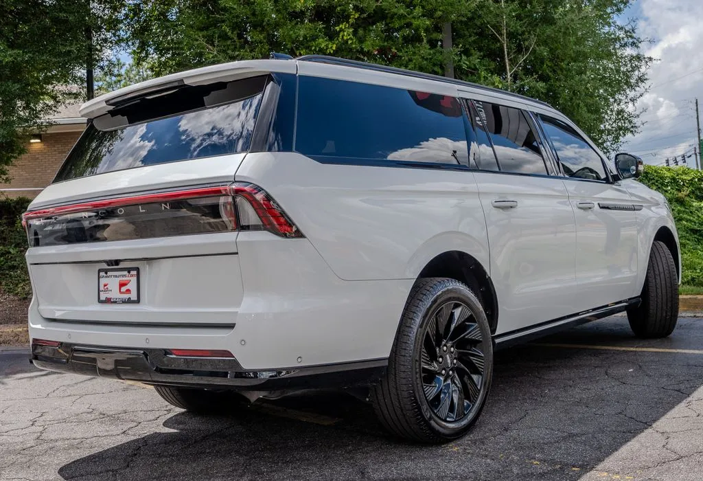 Lincoln Navigator L photo 33
