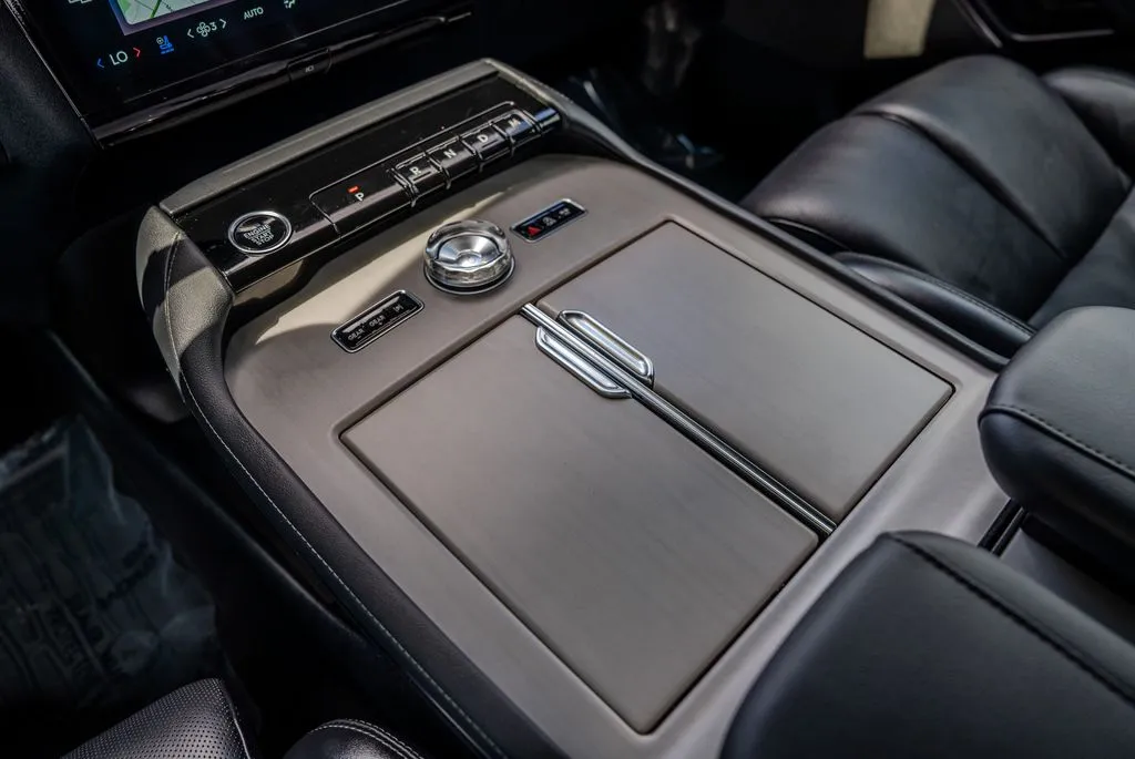 Lincoln Navigator L photo 14