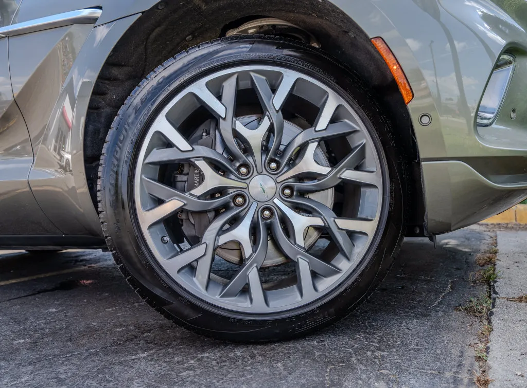Aston Martin DBX photo 30