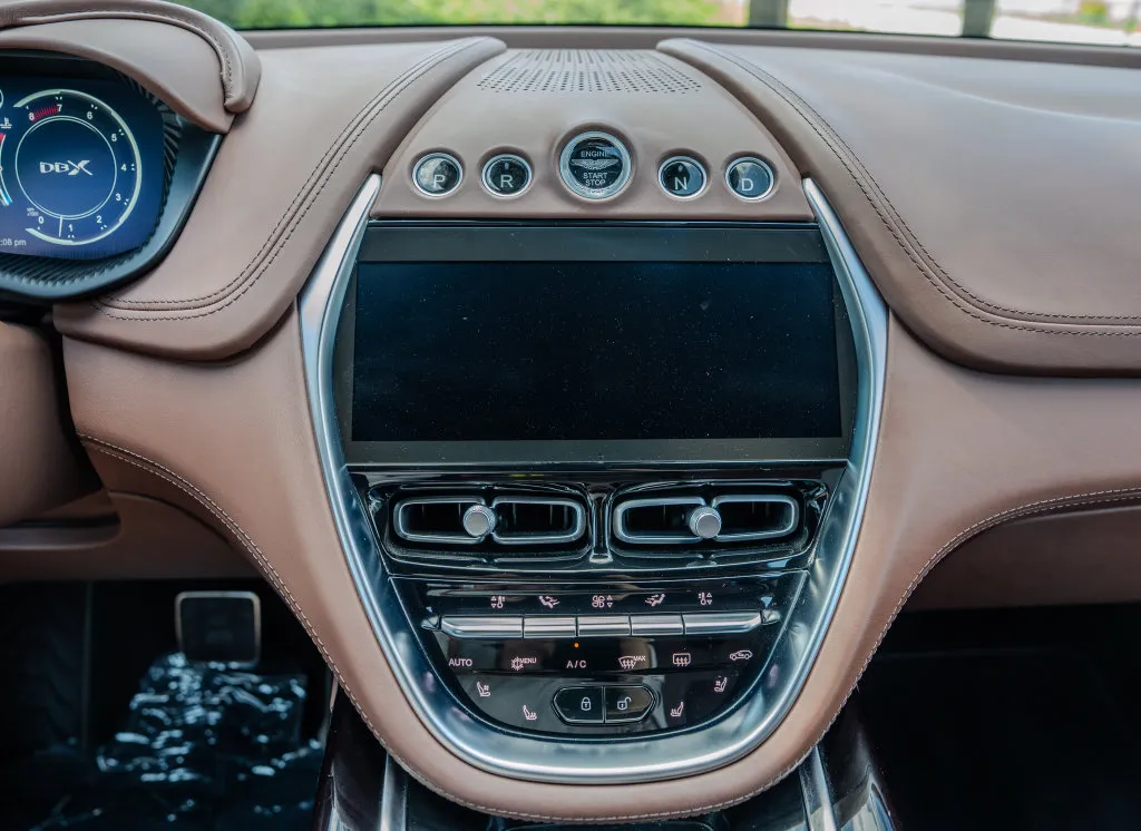 Aston Martin DBX photo 10