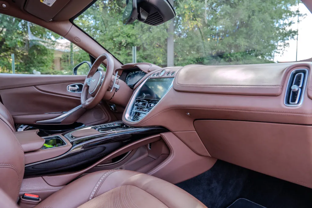 Aston Martin DBX photo 22