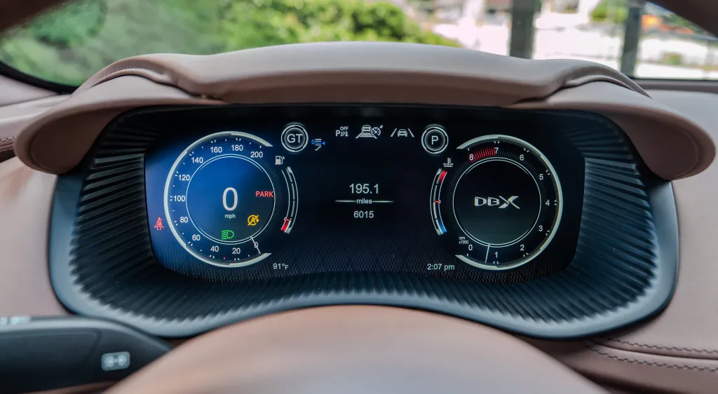 Aston Martin DBX photo 9