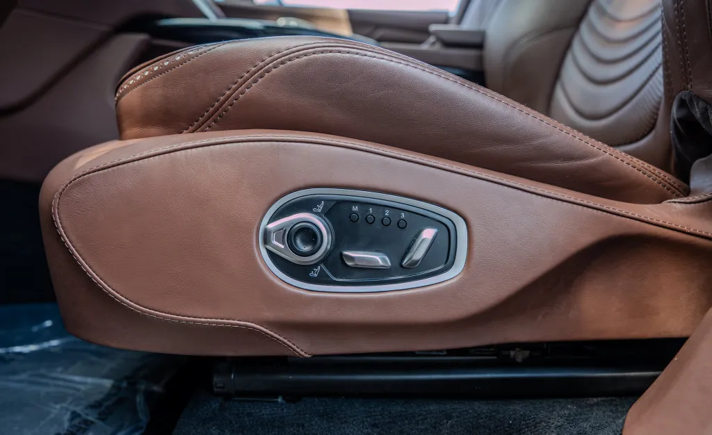 Aston Martin DBX photo 16