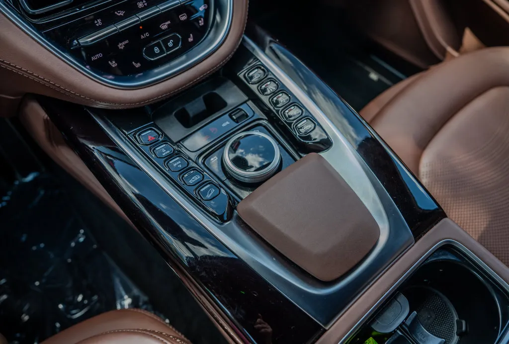 Aston Martin DBX photo 12
