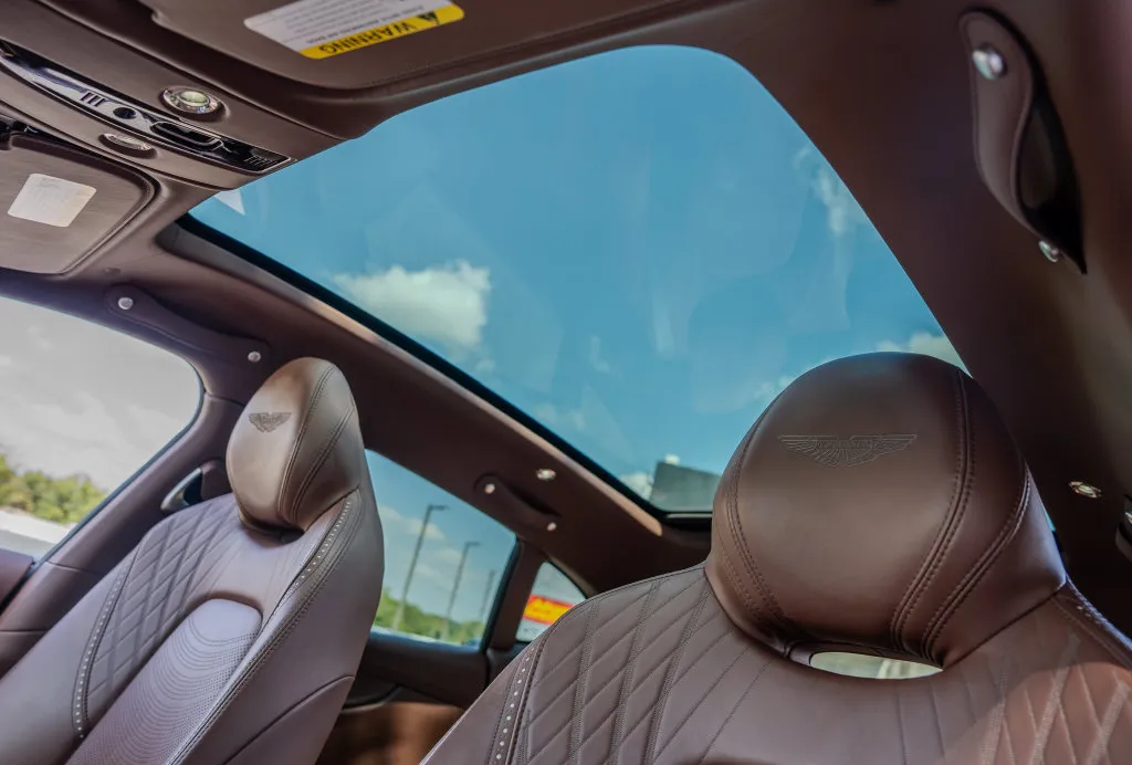 Aston Martin DBX photo 17