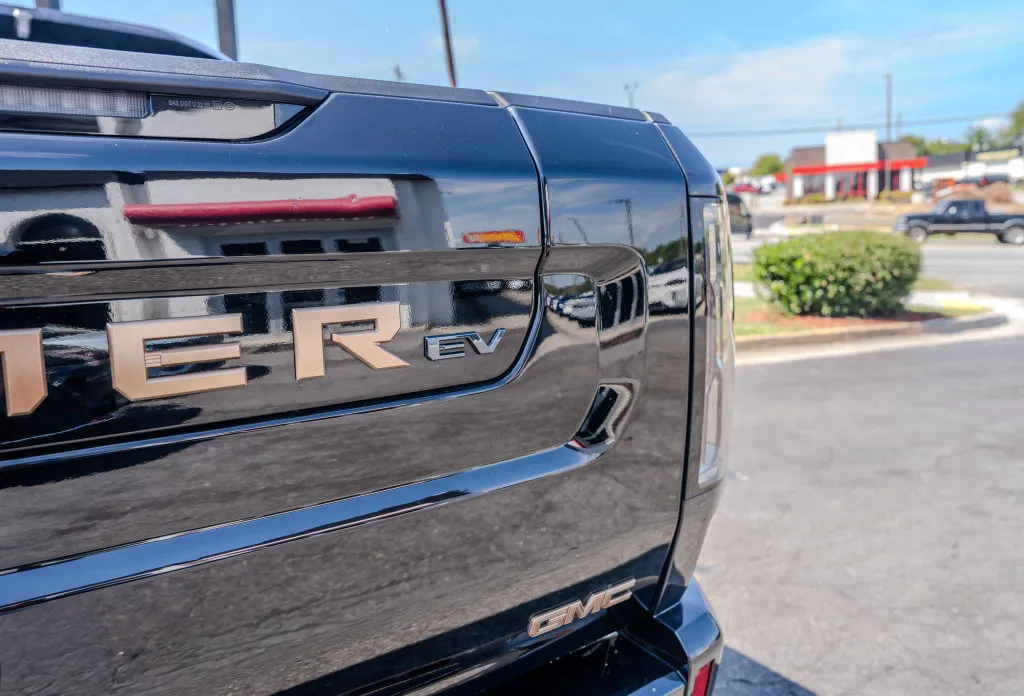 GMC Hummer EV Pickup photo 28