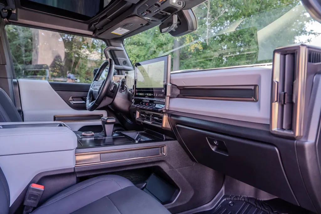 GMC Hummer EV Pickup photo 23