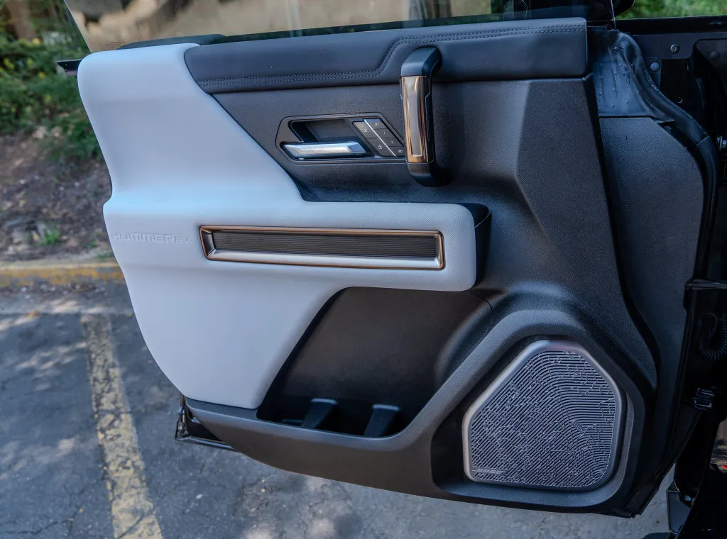 GMC Hummer EV Pickup photo 15