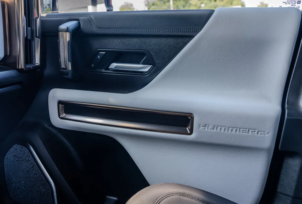 GMC Hummer EV Pickup photo 13