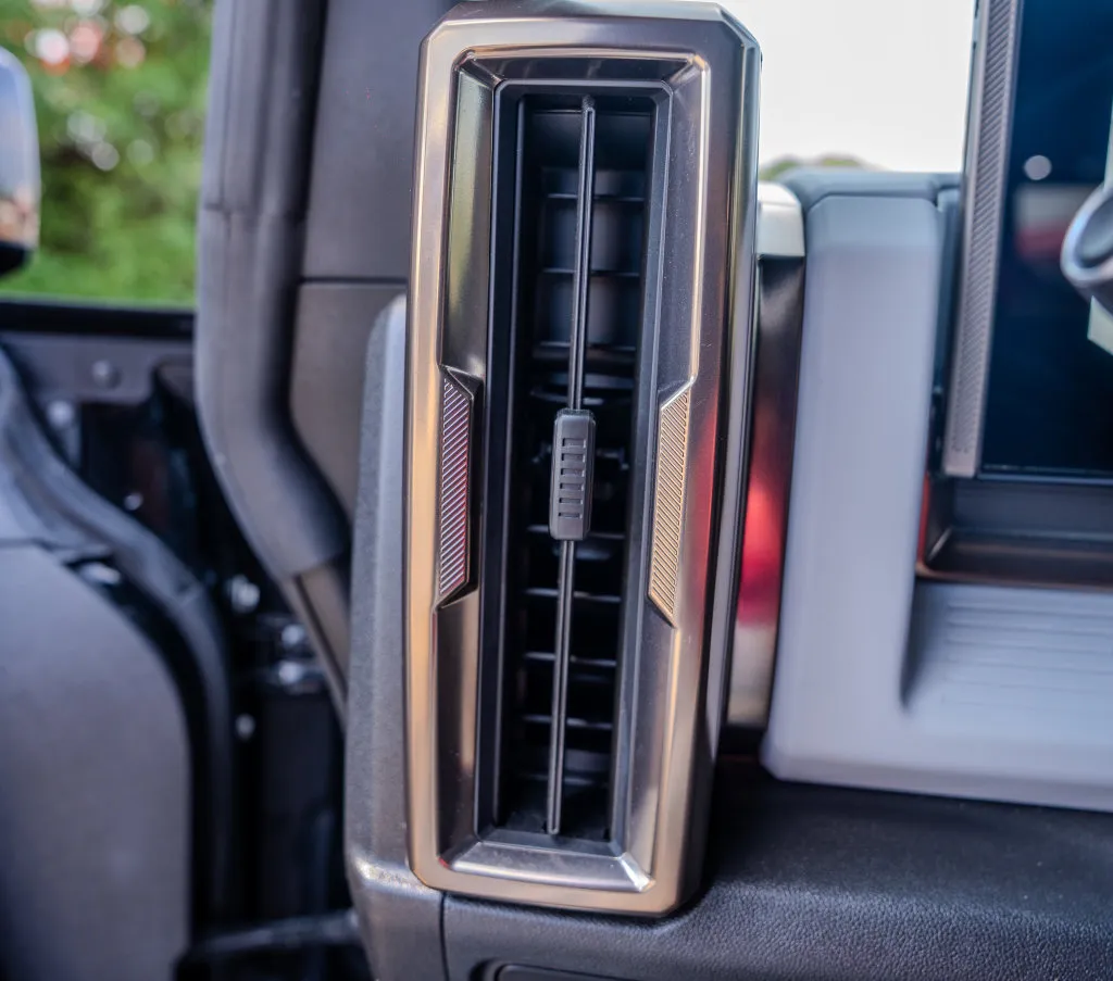 GMC Hummer EV Pickup photo 8