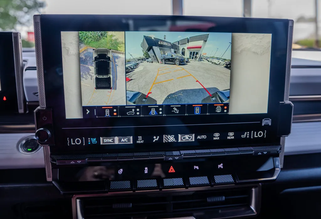 GMC Hummer EV Pickup photo 11