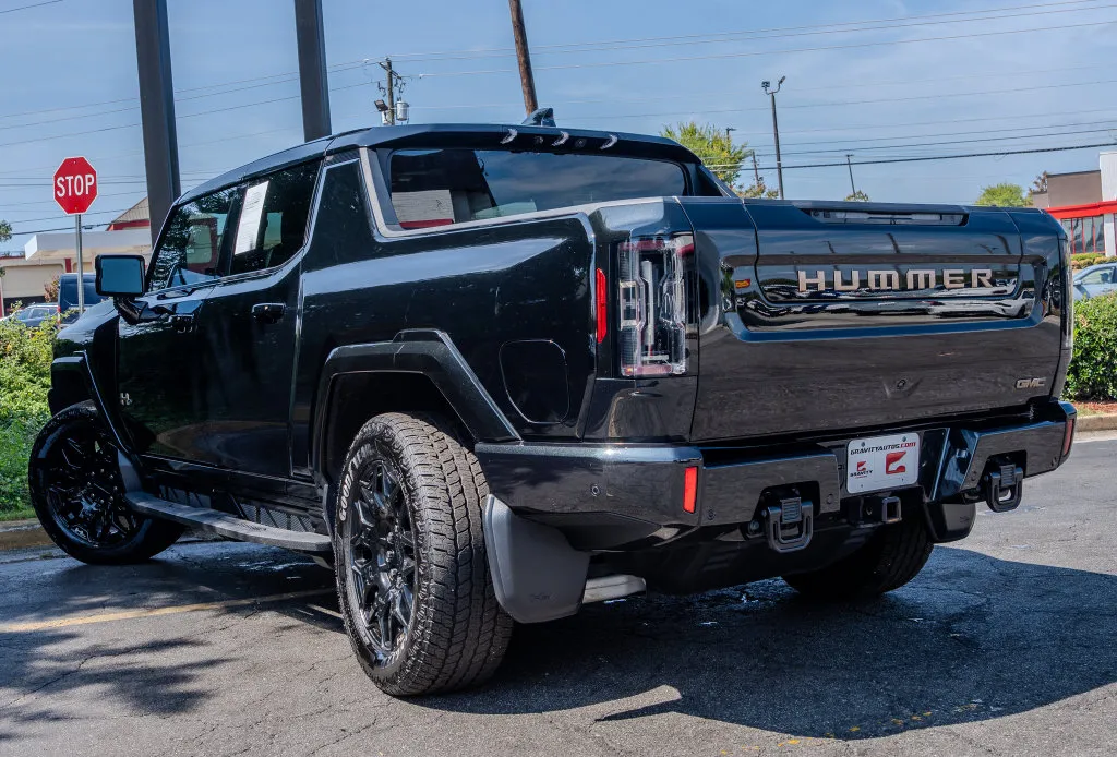 GMC Hummer EV Pickup photo 24