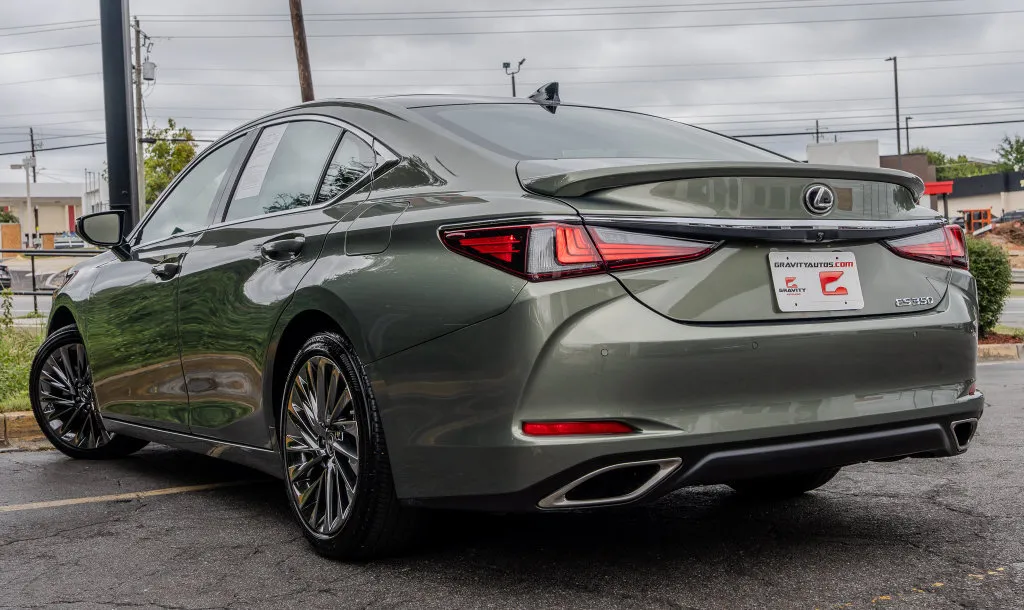 Lexus ES photo 25