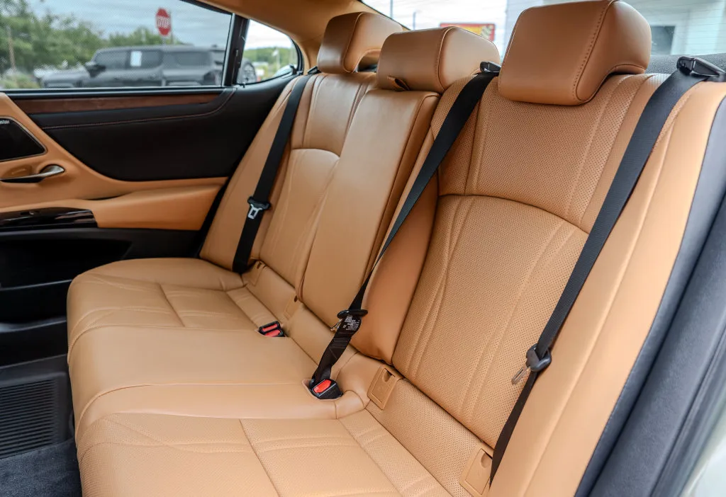 Lexus ES photo 21
