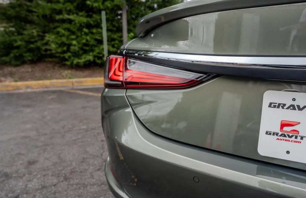 Lexus ES photo 27