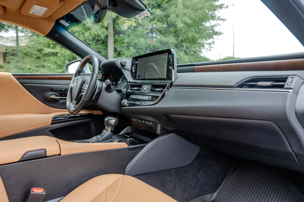 Lexus ES photo 24