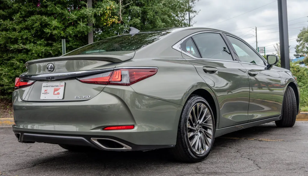 Lexus ES photo 29
