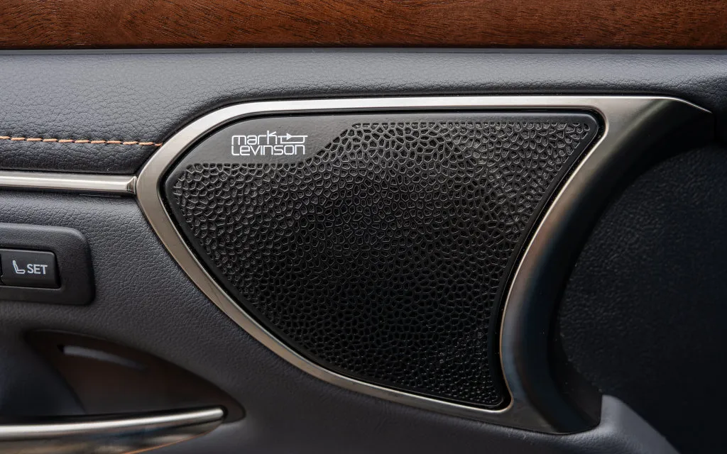 Lexus ES photo 17