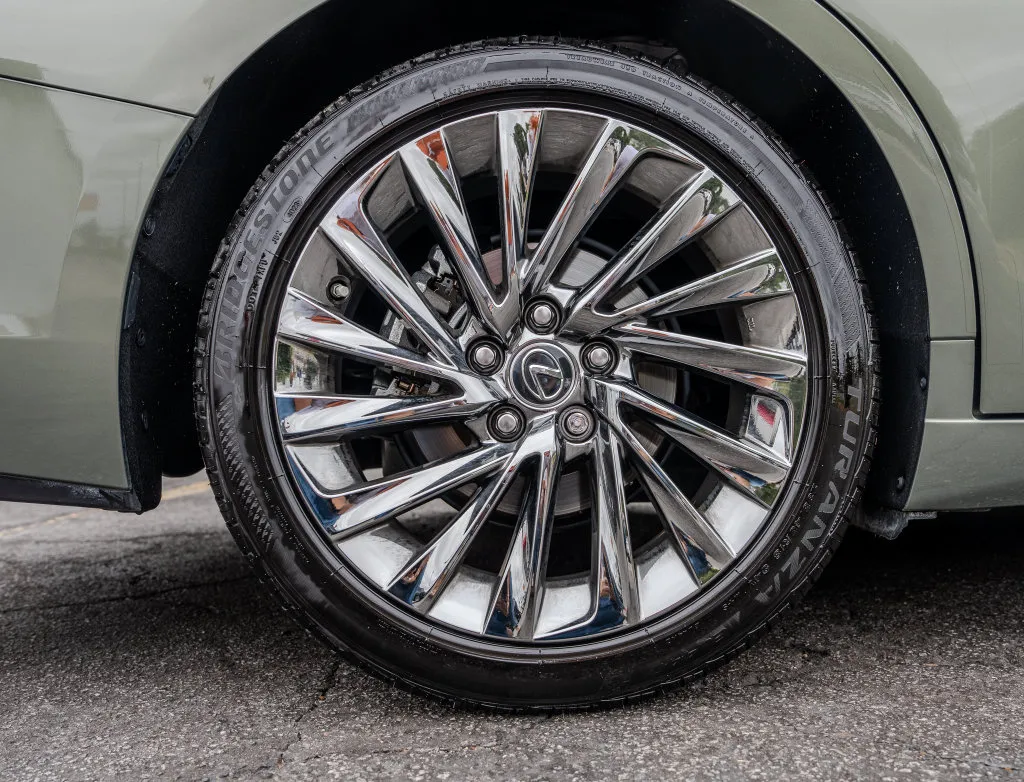 Lexus ES photo 31