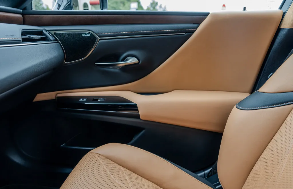 Lexus ES photo 14