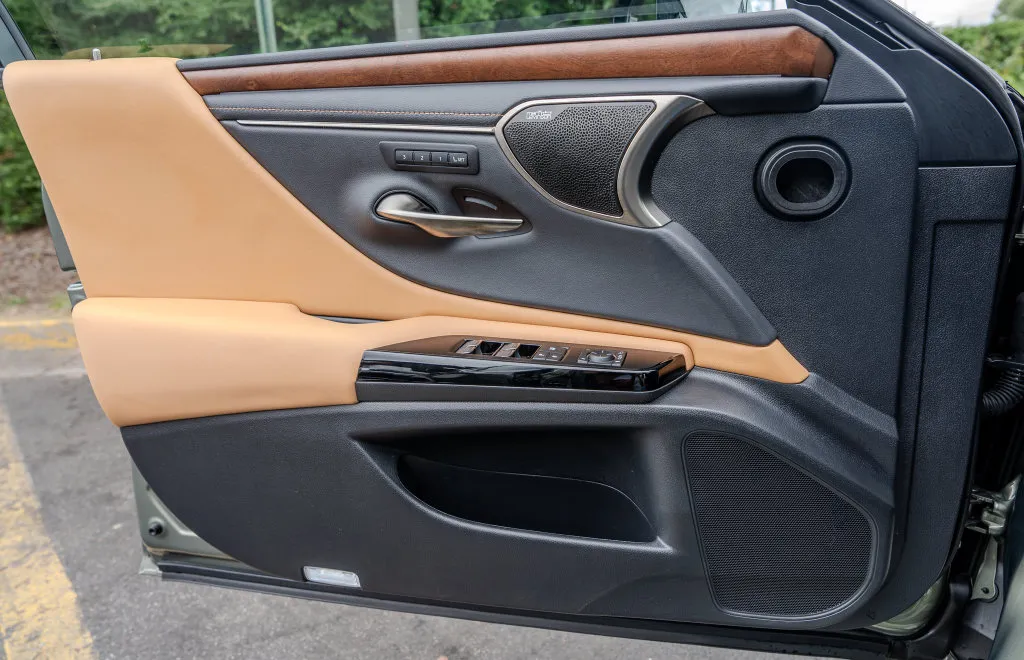 Lexus ES photo 15