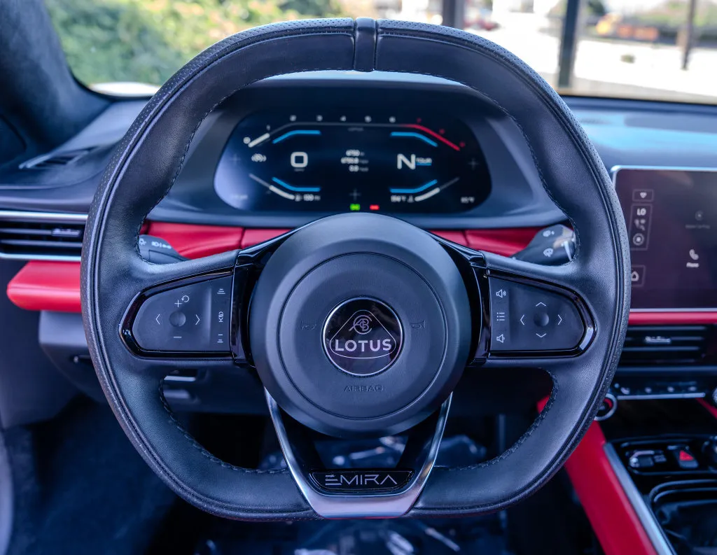 Lotus Emira photo 8