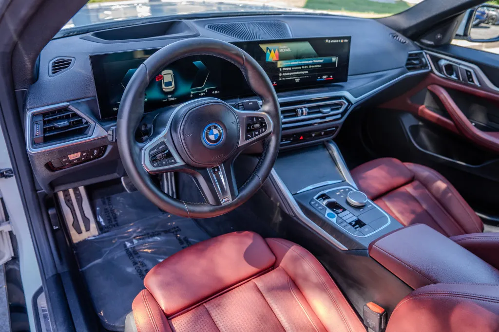 BMW i4 photo 4