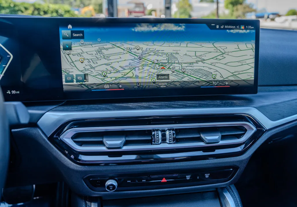 BMW i4 photo 11