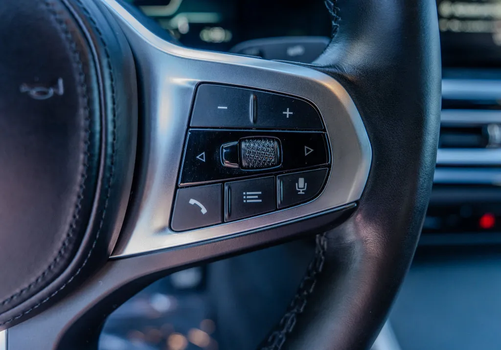 BMW i4 photo 7