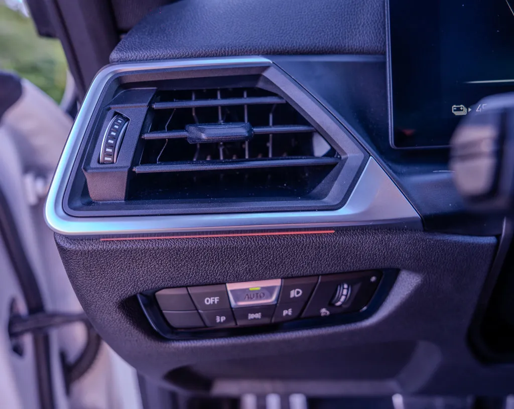 BMW i4 photo 8