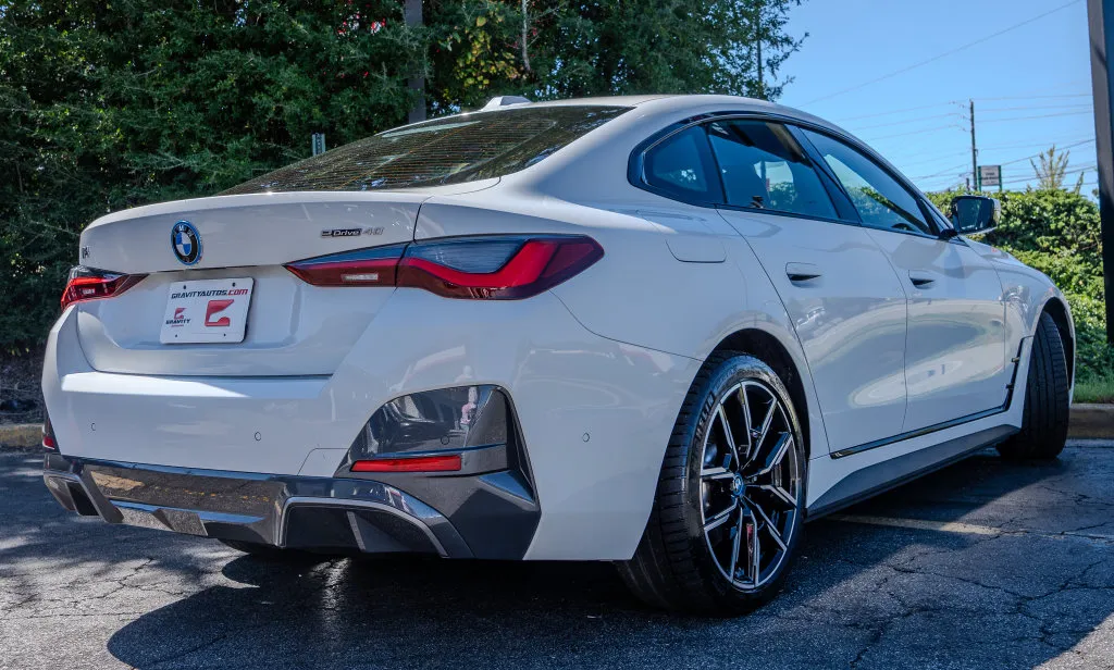 BMW i4 photo 30
