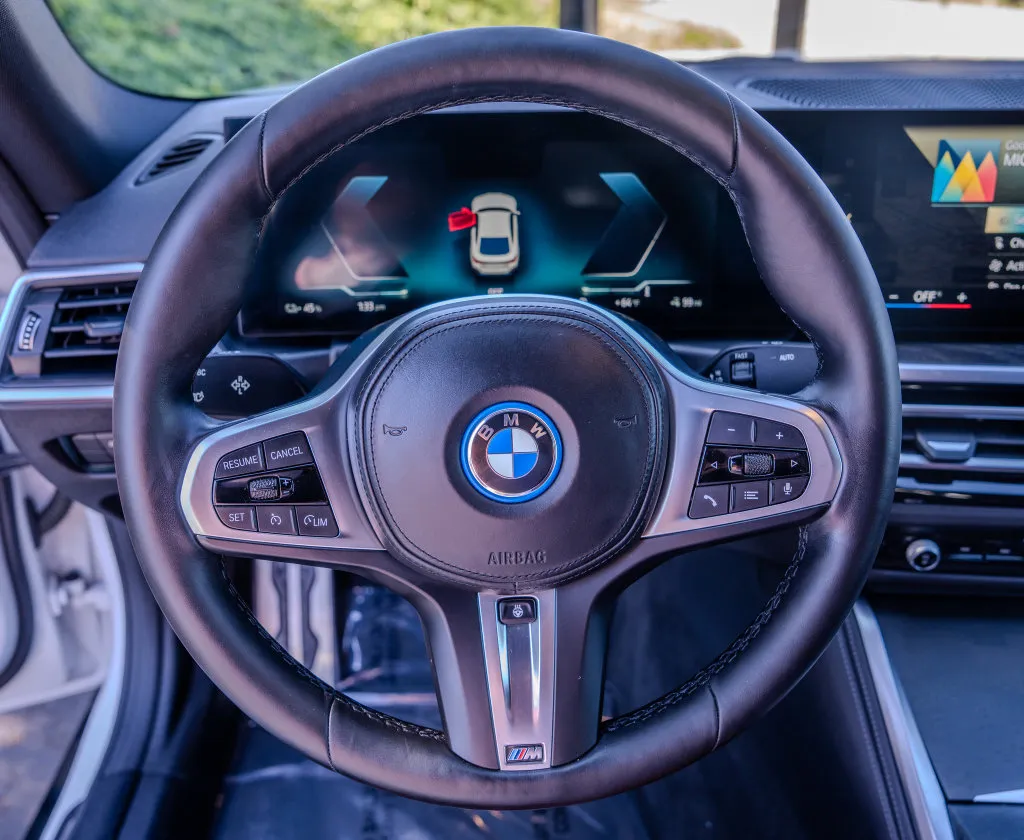 BMW i4 photo 5