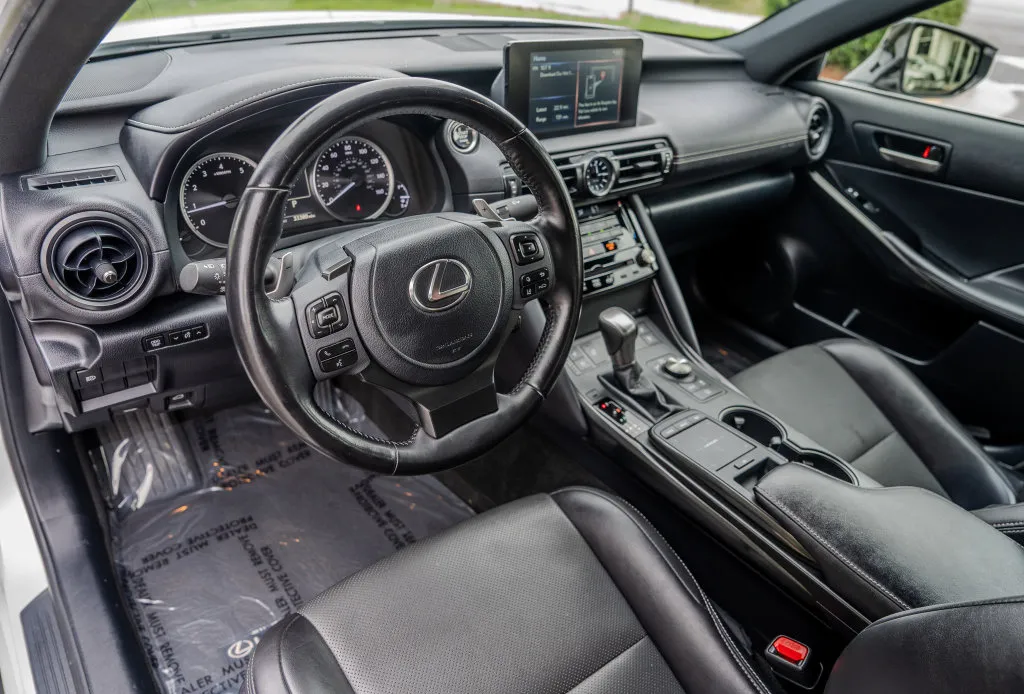 Lexus IS photo 4