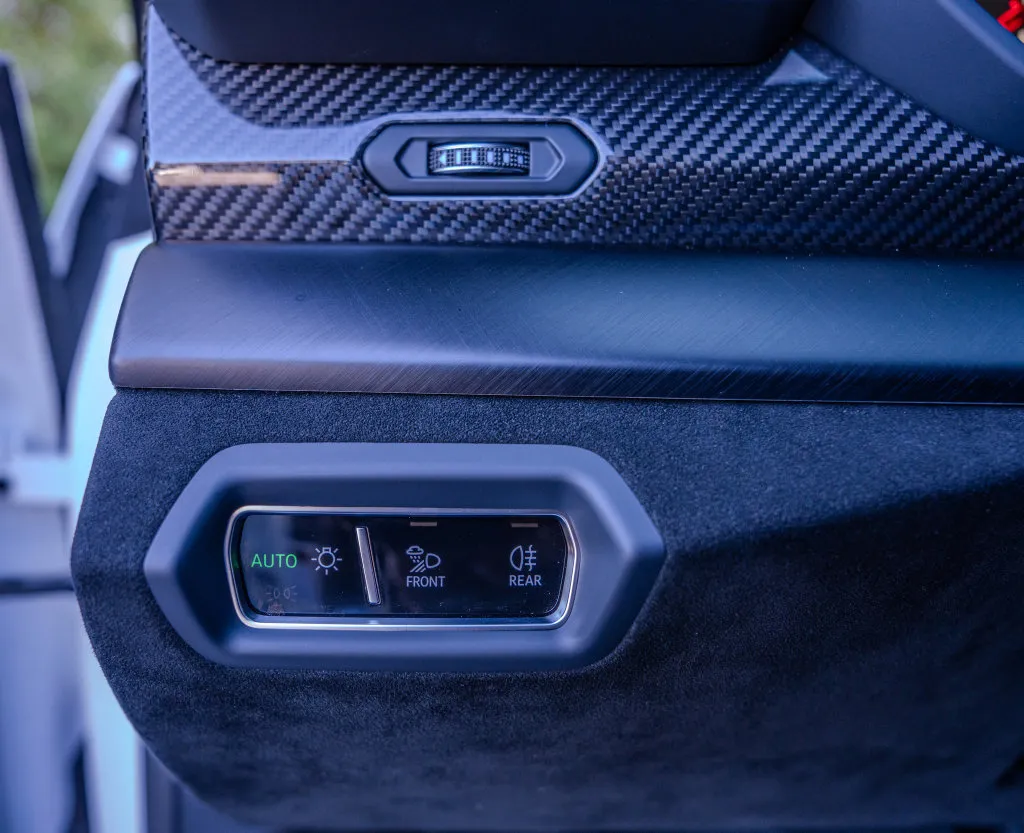 Lamborghini URUS photo 8