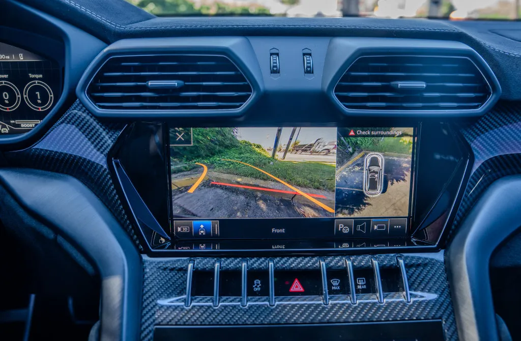 Lamborghini URUS photo 10