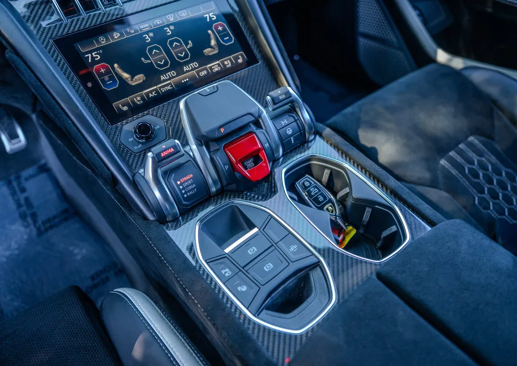 Lamborghini URUS photo 16