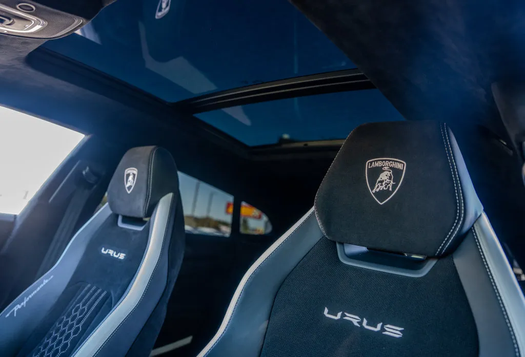 Lamborghini URUS photo 18