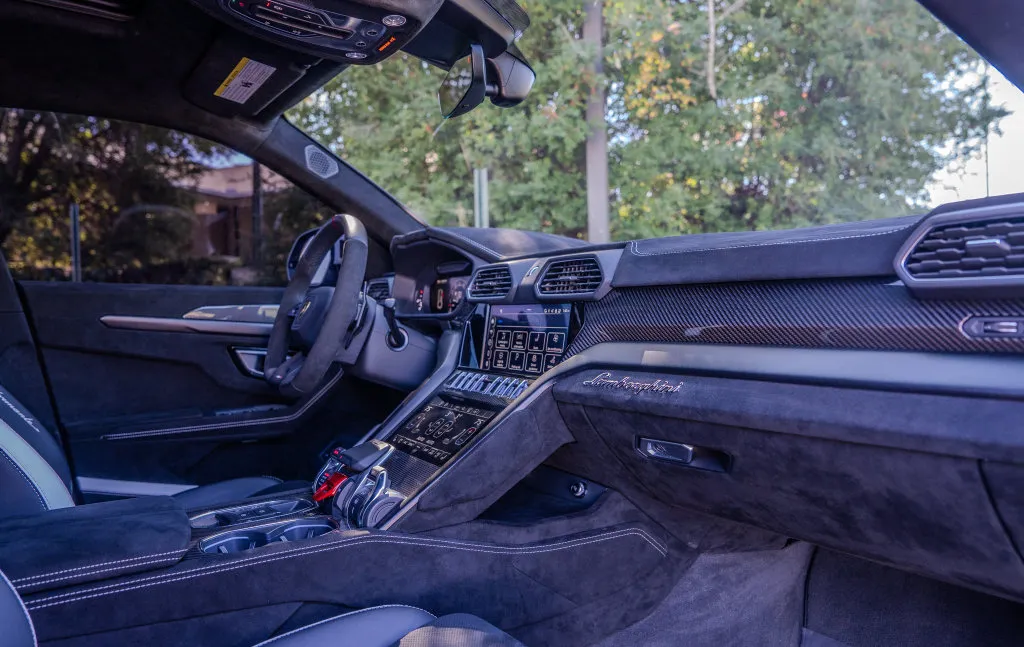 Lamborghini URUS photo 23