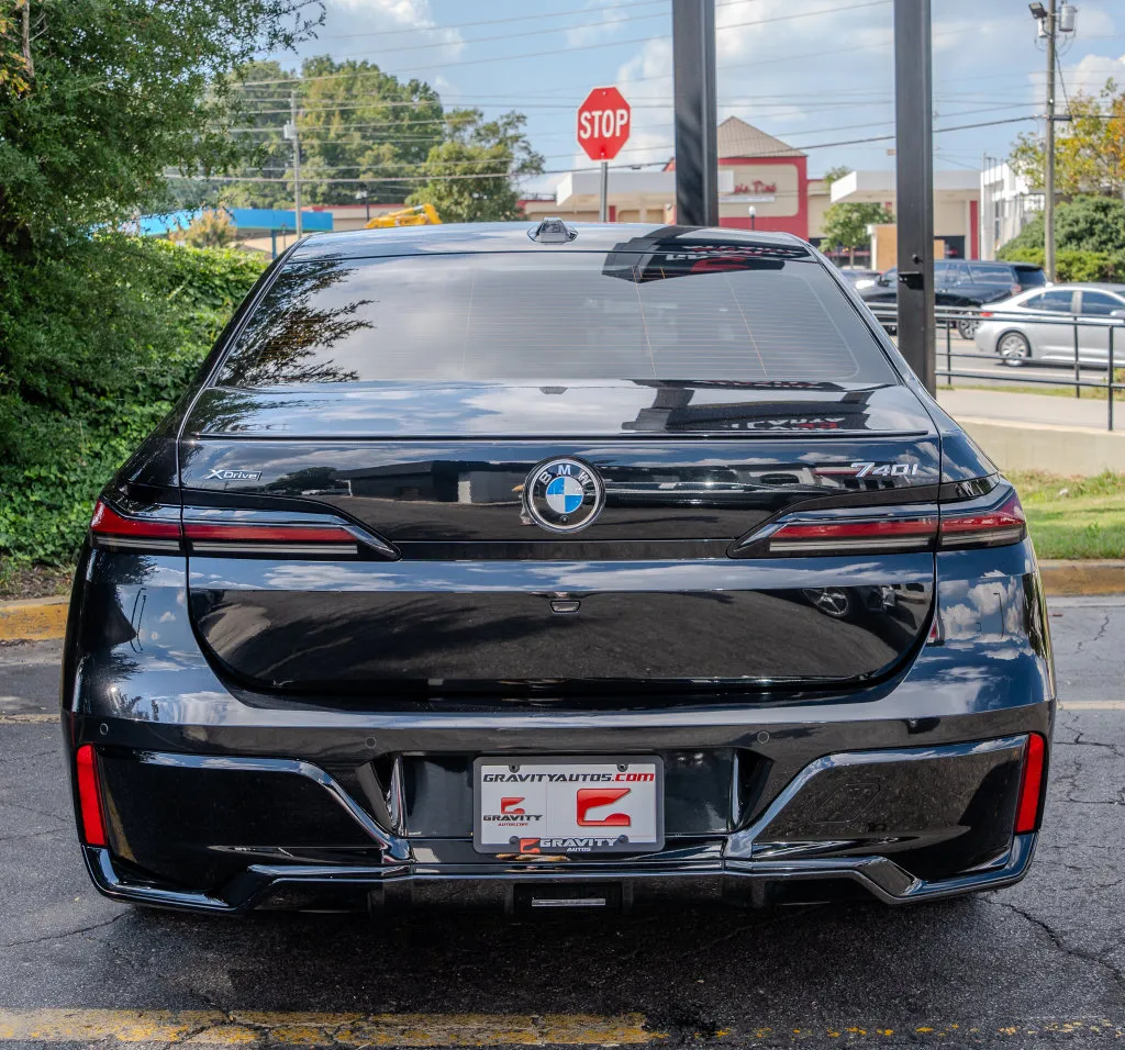 BMW 7 Series photo 28