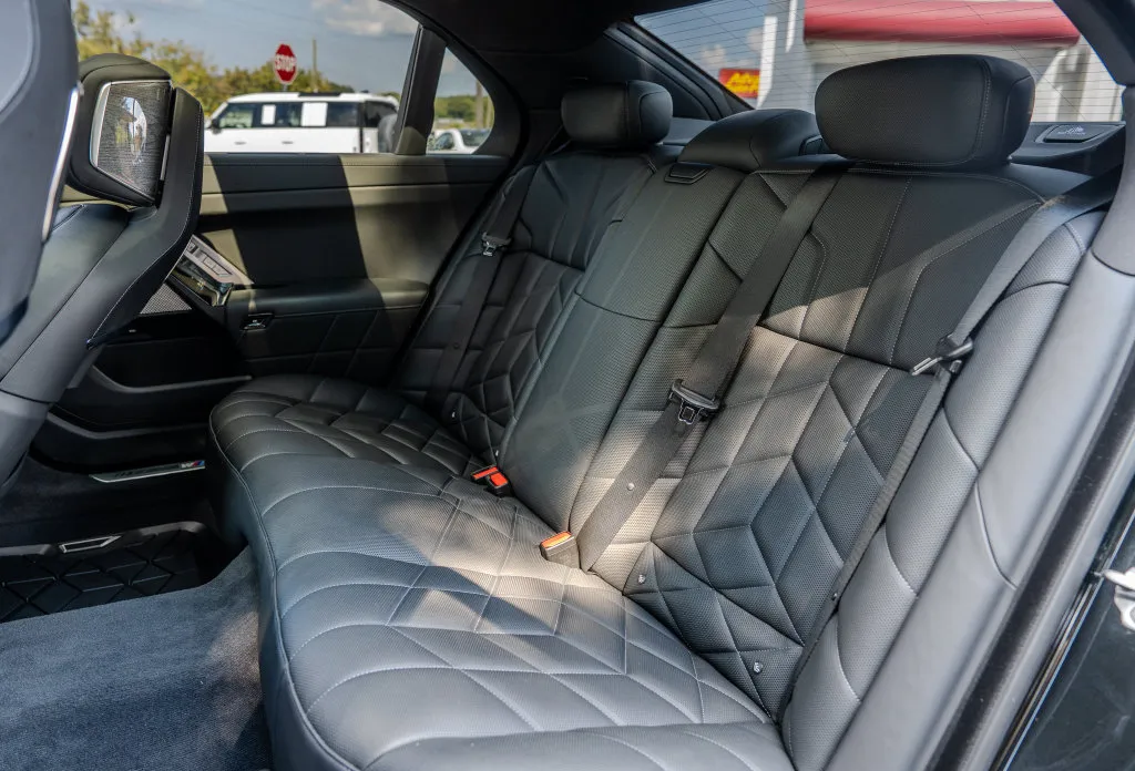 BMW 7 Series photo 19