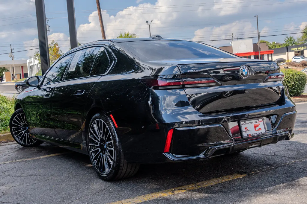 BMW 7 Series photo 27